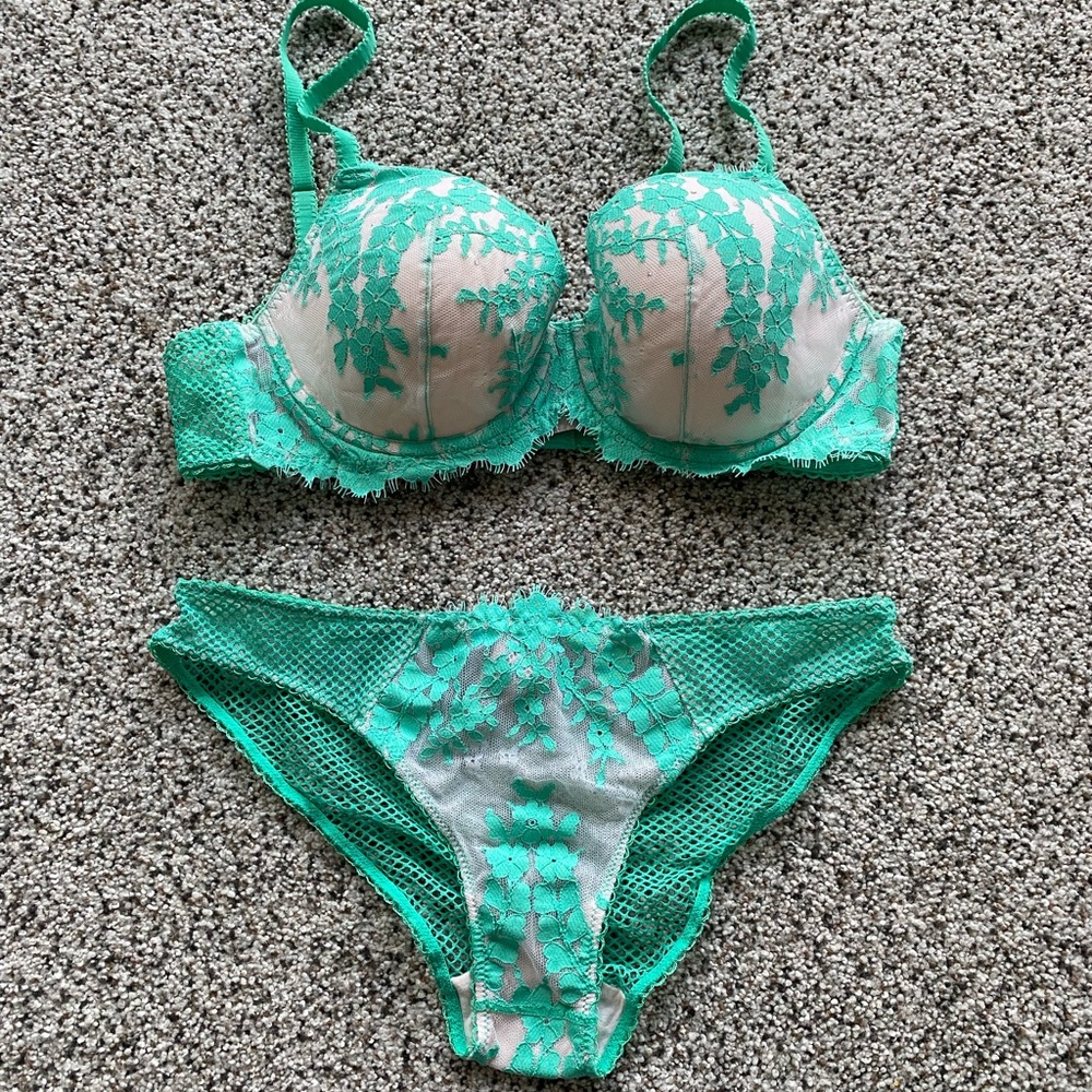 Green Lace Embroidered Bra & Bikini Set - Women Intimates